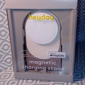 Heyday magnetic phone charging station for IPhone ( see list below)